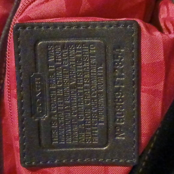 Vintage Coach black leather saddle bag with brass turn-lock clasp and hardware. - Picture 5 of 7